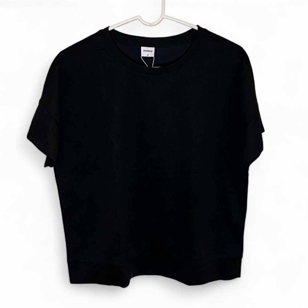 Black t-shirt